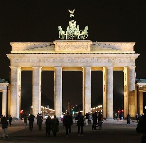 Brandenburg Gate in Berlin, Photo: DCB (CC BY-SA 3.0) Brandenburg Gate in Berlin, Photo: DCB (CC BY-SA 3.0)